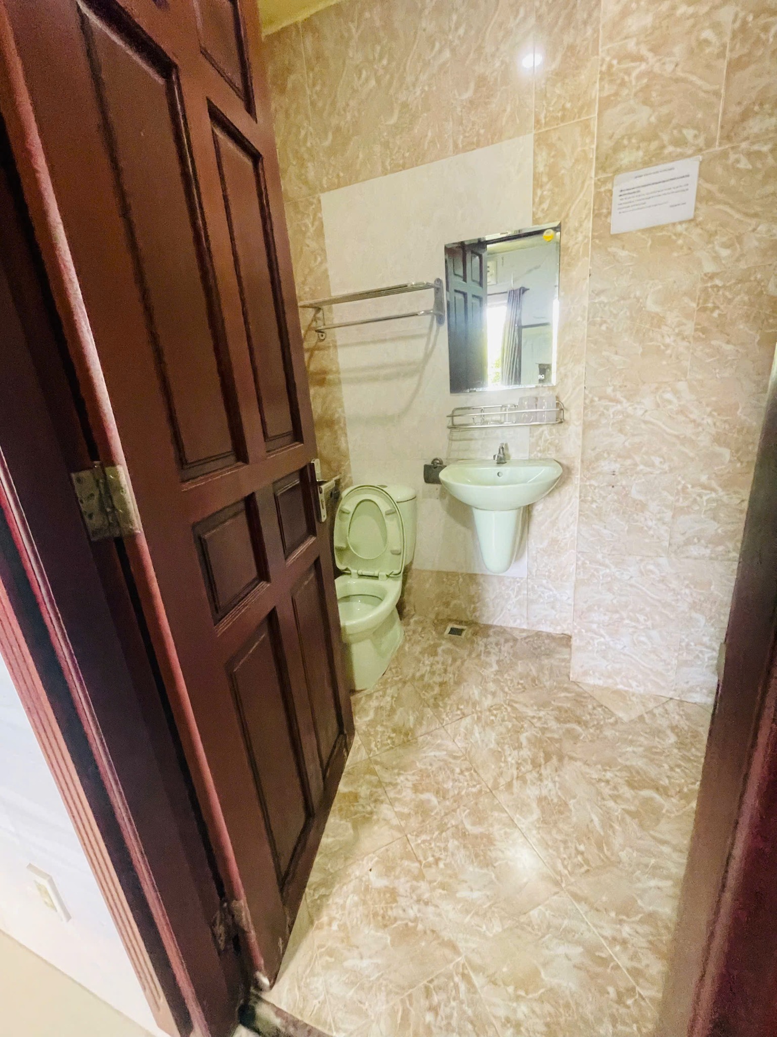 Nhà vệ sinh riêng trong phòng trọ